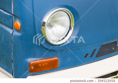 Headlight of the old car 104522058