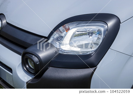 Headlight of the old car 104522059