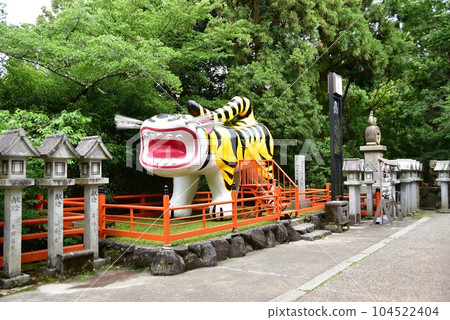 奈良縣志儀山朝後尊寺的大虎和新綠 104522404