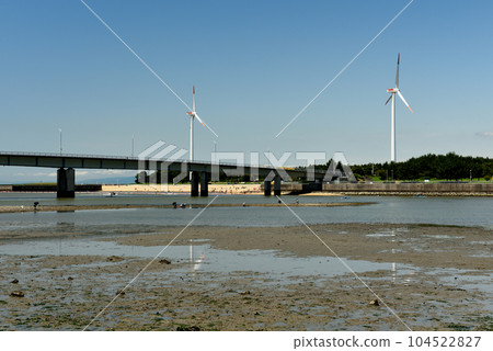 Sea bathing and clam digging 104522827
