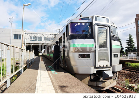 JR千歲線惠庭站出發的電車 JR千歲線惠庭站出發的電車 104522938