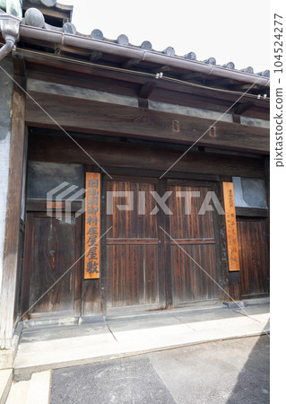 Former Nishio Residence Gate [Suita Cultural and Creative Exchange Center] (Photographed on April 29, 2023) 104524277