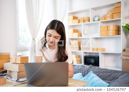Empowering SMEs: Online Selling and Shipping for Small Business Owners, E-Commerce and Digital Commerce Concept. 104526797
