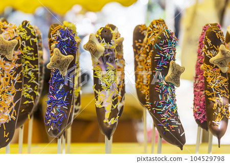 節日香蕉巧克力商店開業巧克力香蕉日本糖果攤位交易會 104529798