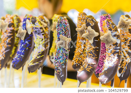 Festival banana chocolate store opening chocolate banana Japanese sweets stall fair 104529799