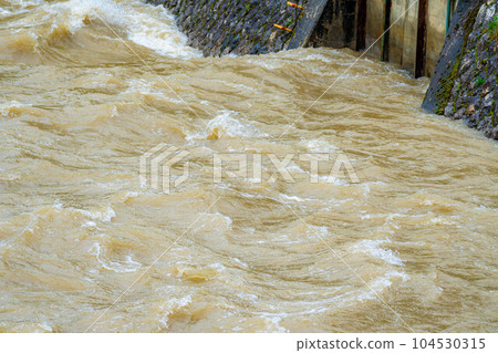 [Natural disaster] Muddy stream, river after heavy rain [Nagano] 104530315
