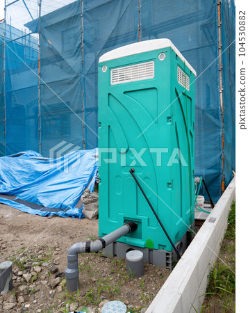 施工現場的臨時廁所 104530882