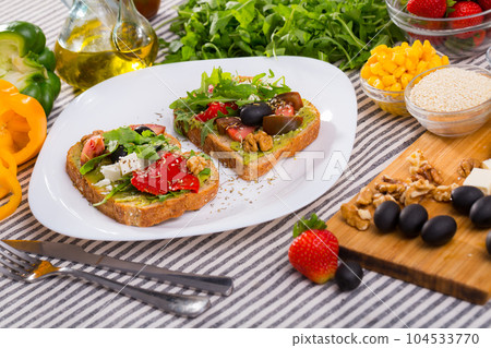 Sandwiches with guacamole and ingredients 104533770