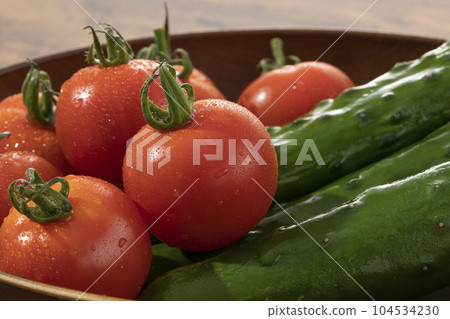 迷你番茄和黃瓜 迷你番茄和黃瓜 104534230