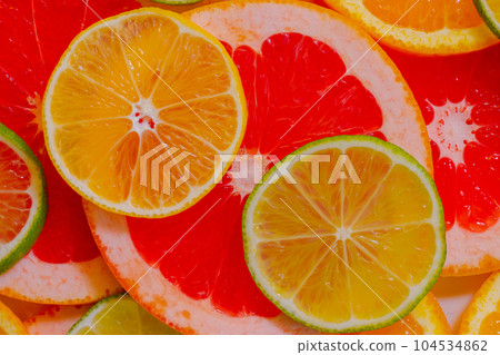 Top view: citrus fruits slices - lemon, orange, grapefruit and lime - close up 104534862