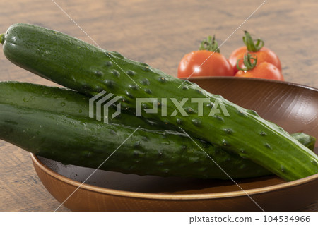 黃瓜和迷你番茄 迷你番茄和黃瓜 104534966