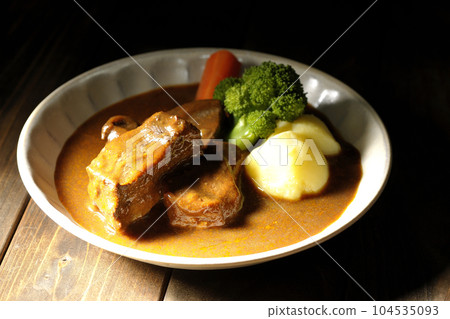 Thick-sliced beef tongue stew with broccoli, carrots and potatoes Thick-sliced beef tongue stew with broccoli, carrots and potatoes 104535093