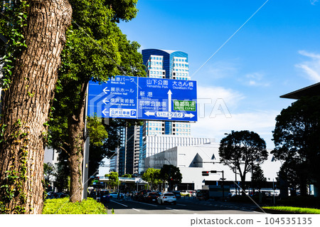 Yokohama Minatomirai Odori Signpost near Icho Dori West intersection 2023.06 High saturation contrast Yokohama Minatomirai Odori Signpost near Icho Dori West intersection 2023.06 High saturation contrast 104535135