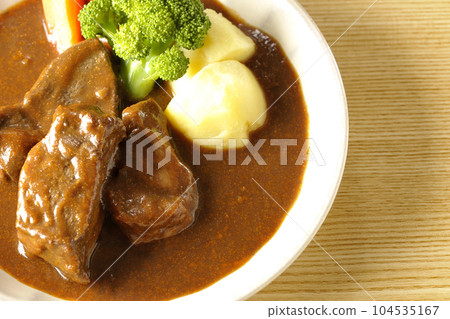 A bird's-eye view of thick-sliced beef tongue beef stew with broccoli, carrots, and potatoes A bird's-eye view of thick-sliced beef tongue beef stew with broccoli, carrots, and potatoes 104535167