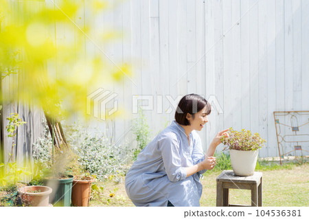 Photo of a woman growing plants 104536381