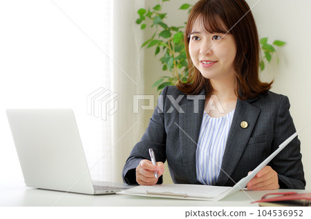 Female lawyer interviewing a counselor 104536952