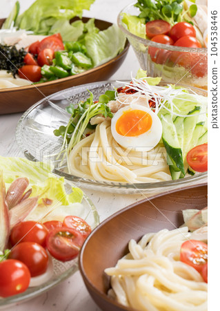 salad udon 104538446