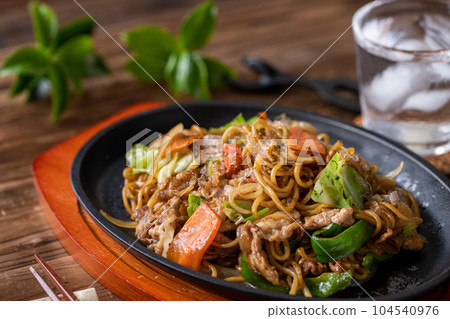 Yakisoba Hot yakisoba on iron plate Yakisoba Yakisoba Hot yakisoba on iron plate Yakisoba 104540976
