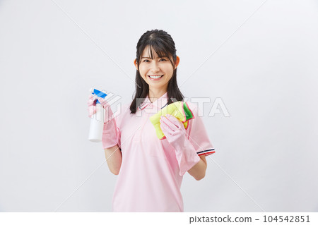 A woman who delivers ingredients 104542851