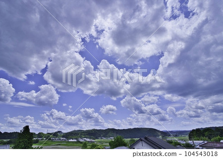  藍天和雲彩 104543018