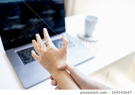 Asian female employee with tendon problems,Trigger Finger disease,Carpal Tunnel Syndrome,De Quervain's Tenosynovitis,sensations of tingling,numbness of muscle in hands and wrist,beriberi in fingertips Asian female employee with tendon problems,Trigger Finger disease,Carpal Tunnel Syndrome,De Quervain's Tenosynovitis,sensations of tingling,numbness of muscle in hands and wrist,beriberi in fingertips 104543647
