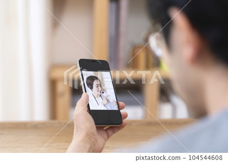 Pharmacist Online medication guidance image Smartphone 104544608