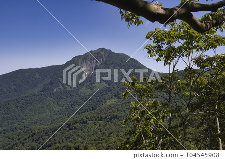 Mt. Amakazari seen from Mt. Onagi trail, Otari Village, Nagano Prefecture Mt. Amakazari seen from Mt. Onagi trail, Otari Village, Nagano Prefecture 104545908