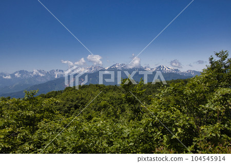 Magnificent view of the Ushiro Tateyama mountain range from the summit of Mt. Onagi, Otari Village, Nagano Prefecture 104545914