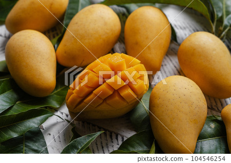 Ripe mangoes on white wood Ripe mangoes on white wood 104546254