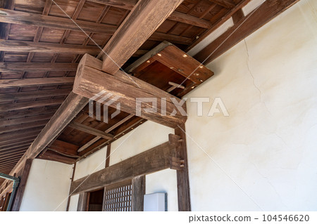 位於岐阜縣海津市木曾三泉公園中心的和中農舍入口處的防洪船。 104546620