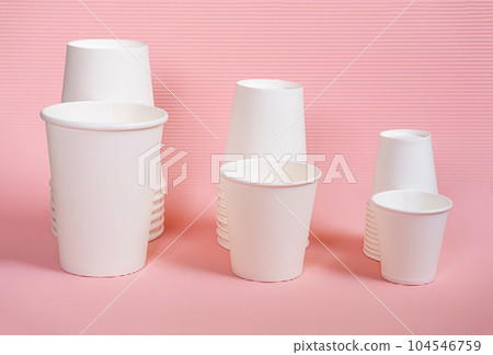 Various sized to go coffee cups. Various sized to go coffee cups. 104546759
