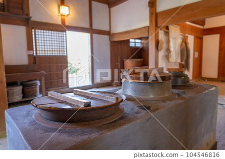 A kitchen stove in a farmhouse in a ring in the Kiso Sansen Park Center in Kaizu City, Gifu Prefecture 104546816