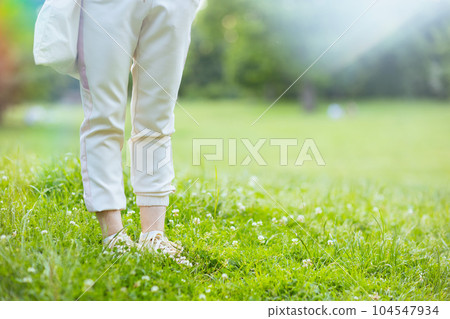 Closeup on female in white shirt 104547934