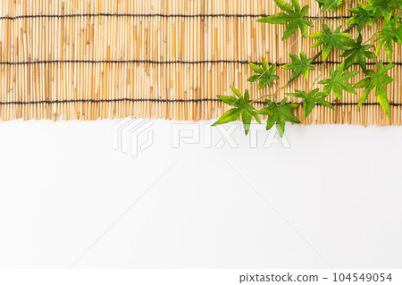 Blue autumn leaves and bamboo blinds white background background material (summer image) 104549054