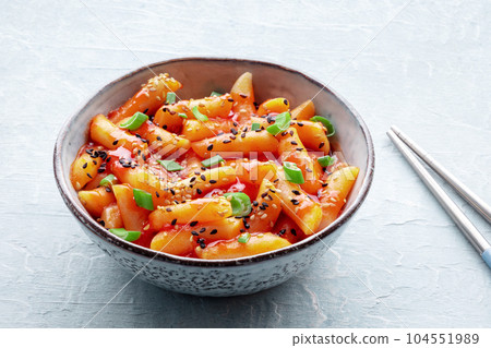 Tteokbokki or topokki, Korean street food, spicy rice cakes 104551989
