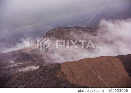 從直升機上看夏威夷大島的基拉韋厄火山口 從直升機上看夏威夷大島的基拉韋厄火山口 104553006