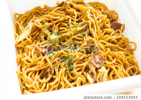 炒麵搭配美味的速溶醬 104553043