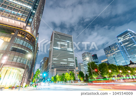 東京站，千代田區，下午，市中心，夜景，辦公區，高層建築，丸之內，新丸之內，建築物，出租車，鐵路 104554009