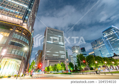 東京站,千代田區,下午,市中心,夜景,辦公區,高層建築,丸之內,新丸之內,建築物,出租車,鐵路 東京站,千代田區,下午,市中心,夜景,辦公區,高層建築,丸之內,新丸之內,建築物,出租車,鐵路 104554010