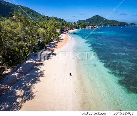 Aerial view of Sairee Beach or Sai Ri Beach in koh Tao, Thailand 104558403