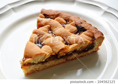 Crostata Traditional Italian confectionery Italian jam tart 104562125