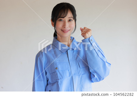 Guts pose uniform woman_1 104562282