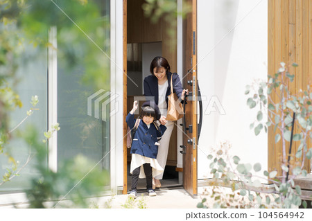 child and mom leaving home 104564942
