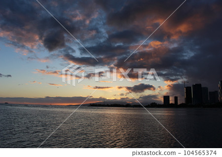 Hawaiian Sunset Ala Moana Beach Park Magic Island 104565374