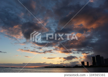 Hawaiian Sunset Ala Moana Beach Park Magic Island Hawaiian Sunset Ala Moana Beach Park Magic Island 104565381