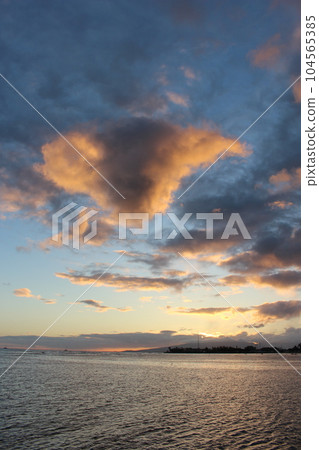 夏威夷日落阿拉莫阿納海灘公園魔術島 104565385