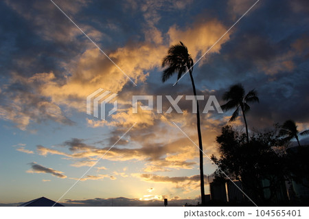夏威夷日落阿拉莫阿納海灘公園魔術島 104565401