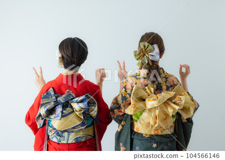 振袖中的兩個女人 104566146