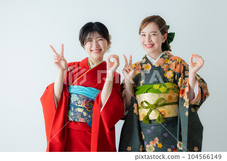 振袖中的兩個女人 104566149