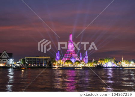 Wat arun (temple of dawn) at twilight, bangkok, thailand 104567239